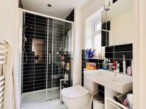 Ensuite Shower Room- click for photo gallery